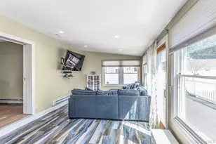 233 Collins Ave, Williston Park, NY 11596 - Photo 9