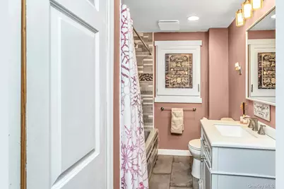 233 Collins Avenue, Williston Park, NY 11596 - Photo 15