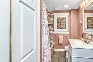 233 Collins Ave, Williston Park, NY 11596 - Photo 15