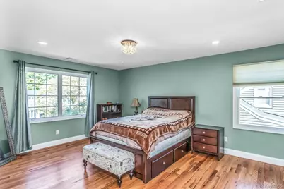 233 Collins Avenue, Williston Park, NY 11596 - Photo 17