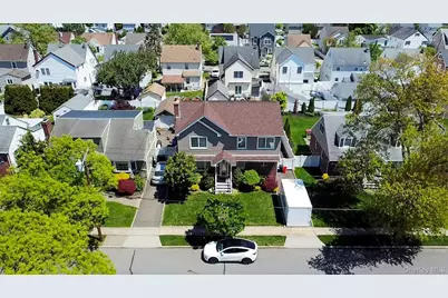 233 Collins Avenue, Williston Park, NY 11596 - Photo 29
