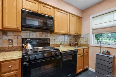 398 Cortlandt Avenue #8, Mamaroneck, NY 10543 - Photo 11