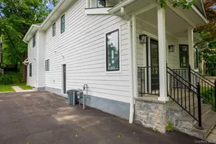 6 Burbury Ln, Great Neck, NY 11023 - Photo 27