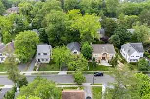 6 Burbury Ln, Great Neck, NY 11023 - Photo 29