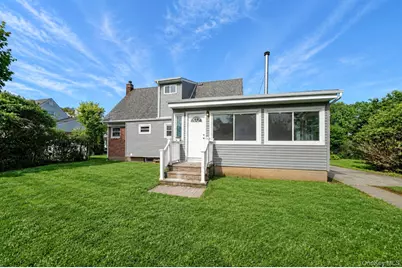 192 W 18th Street, Deer Park, NY 11729 - Photo 5