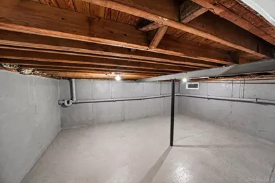 192 W 18th Street, Deer Park, NY 11729 - Photo 31