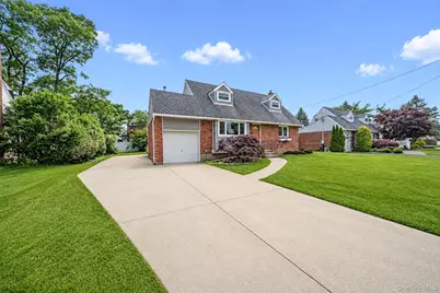 192 W 18th Street, Deer Park, NY 11729 - Photo 3