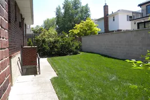 28-10 210th Pl, Bayside, NY 11360 - Photo 27