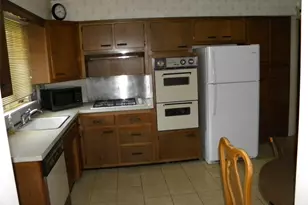 28-10 210th Pl, Bayside, NY 11360 - Photo 5