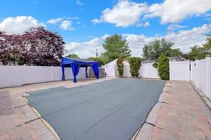 255 Rolling St, Malverne, NY 11565 - Photo 37
