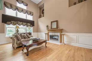 47 Pembroke Dr, Glen Cove, NY 11542 - Photo 11