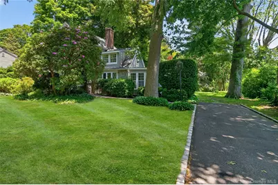 136 Lodge Avenue, Huntington Station, NY 11746 - Photo 3