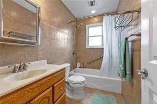 11 Nesaquake Ave, Port Washington, NY 11050 - Photo 9