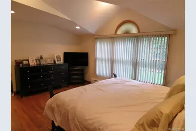 100 Rockywood Road, Manhasset, NY 11030 - Photo 11