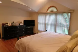 100 Rockywood Rd, Manhasset, NY 11030 - Photo 11