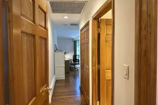 100 Rockywood Rd, Manhasset, NY 11030 - Photo 9