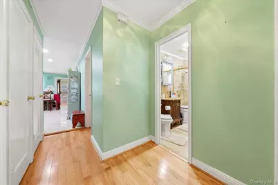 2752 Fish Avenue, Bronx, NY 10469 - Photo 13