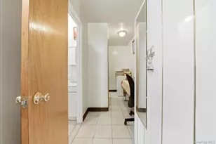 2752 Fish Ave, Bronx, NY 10469 - Photo 23