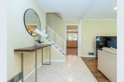 22 Andover Road, Port Washington, NY 11050 - Photo 3