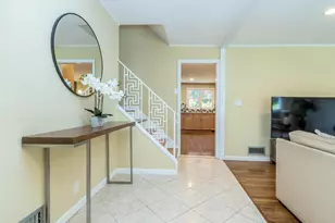 22 Andover Rd, Port Washington, NY 11050 - Photo 3