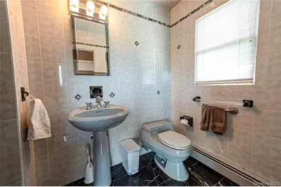 164 W Islip Road, West Islip, NY 11795 - Photo 13