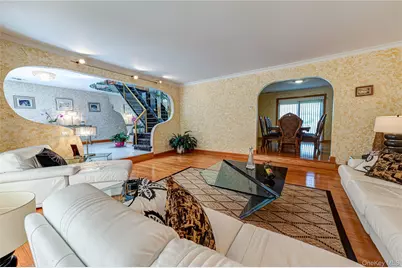 164 W Islip Road, West Islip, NY 11795 - Photo 7