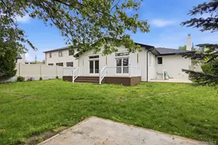 109 Nassau Dr, Albertson, NY 11507 - Photo 21