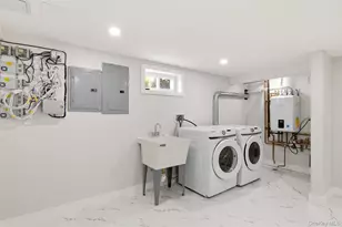 109 Nassau Dr, Albertson, NY 11507 - Photo 19