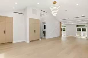 109 Nassau Dr, Albertson, NY 11507 - Photo 3