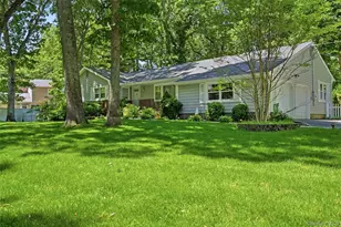 34 Bolan Dr, Huntington Station, NY 11746 - Photo 3