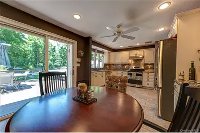 3 Hunter Court, Dix Hills, NY 11746 - Photo 7
