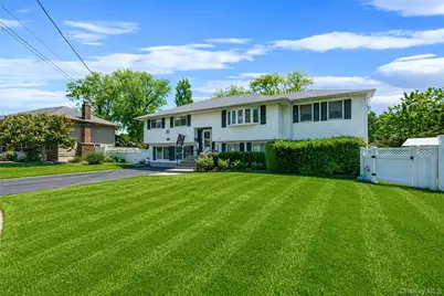 20 Rochelle Court, Amityville, NY 11701 - Photo 3