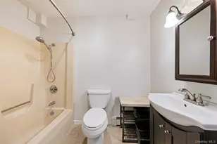 20 Rochelle Ct, Amityville, NY 11701 - Photo 7