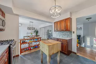 20 Rochelle Ct, Amityville, NY 11701 - Photo 25