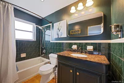 20 Rochelle Court, Amityville, NY 11701 - Photo 17