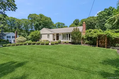 27 Hennessy Drive Drive, Huntington, NY 11743 - Photo 3