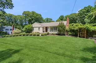 27 Hennessy Dr Dr, Huntington, NY 11743 - Photo 3