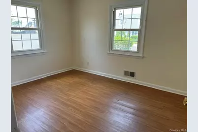 32 Gables Drive, Hicksville, NY 11801 - Photo 9