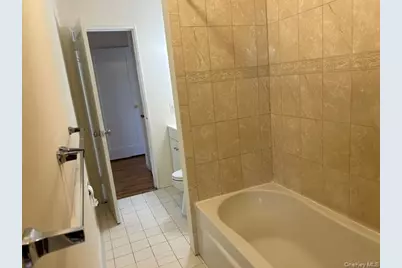 32 Gables Drive, Hicksville, NY 11801 - Photo 15