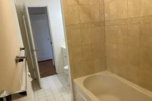 32 Gables Dr, Hicksville, NY 11801 - Photo 15