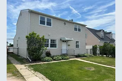 32 Gables Drive, Hicksville, NY 11801 - Photo 3