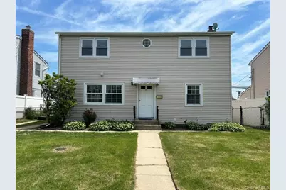 32 Gables Drive, Hicksville, NY 11801 - Photo 1