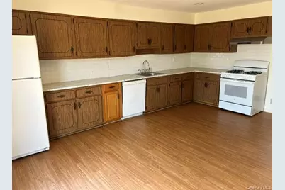 32 Gables Drive, Hicksville, NY 11801 - Photo 7