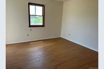 32 Gables Drive, Hicksville, NY 11801 - Photo 11