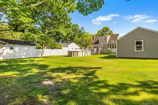 113 Duffy Pl, West Islip, NY 11795 - Photo 29