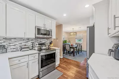 9 Sylvan Street, Bay Shore, NY 11706 - Photo 11