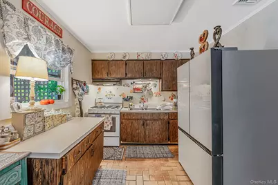 58 Royal Avenue, Flanders, NY 11901 - Photo 9