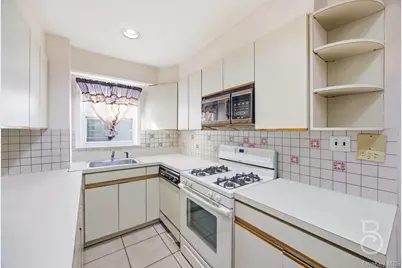 21-08 Ditmars Boulevard, Astoria, NY 11105 - Photo 7