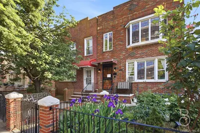 21-08 Ditmars Boulevard, Astoria, NY 11105 - Photo 3