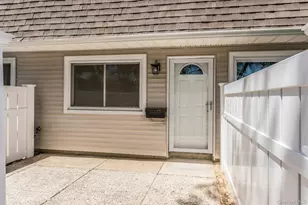 206 Storm Dr, Holtsville, NY 11742 - Photo 5
